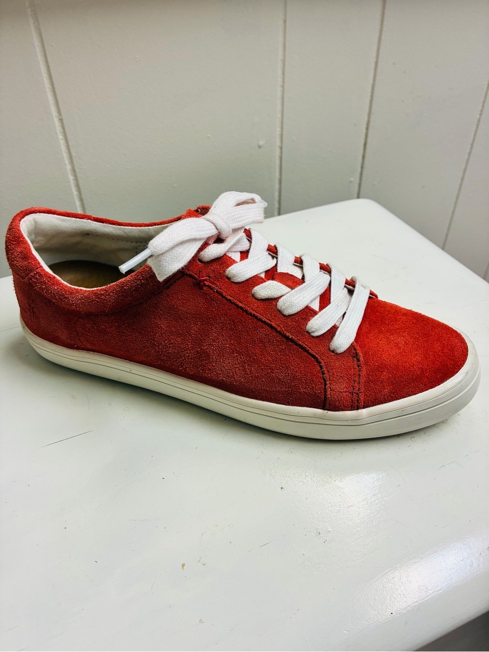 FRYE Women’s Kerry Red Suede Low Lace Sneakers SZ 8.5M Everyday Comfort Classic